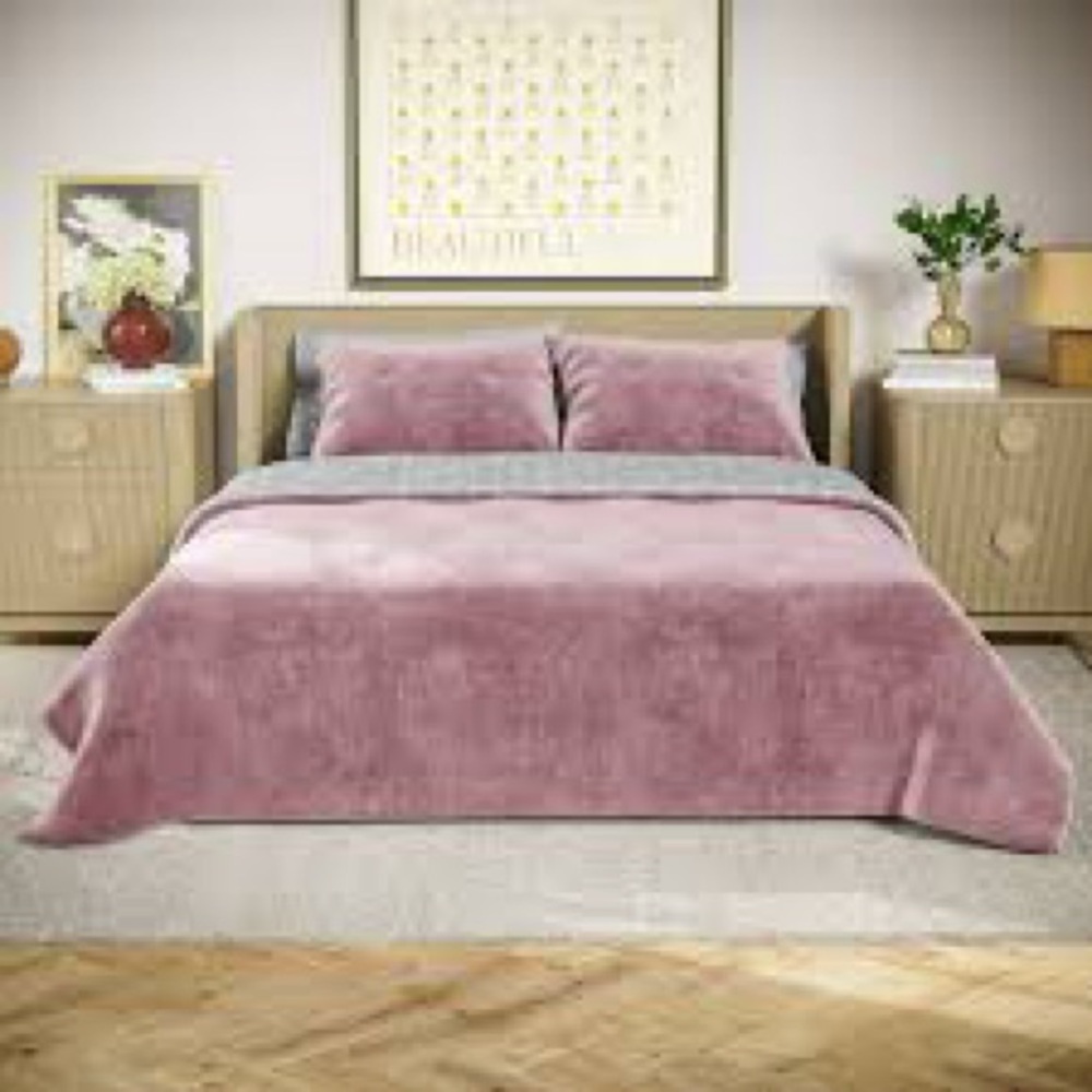 NWT King Woodrose Signature Floral Velvet Reverse Quilt  by Beautiful by Drew